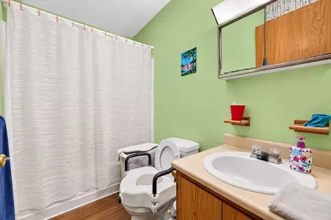 Bath - 9391 NE 99th Ave, Bronson, FL 32621 photo 2 of 2