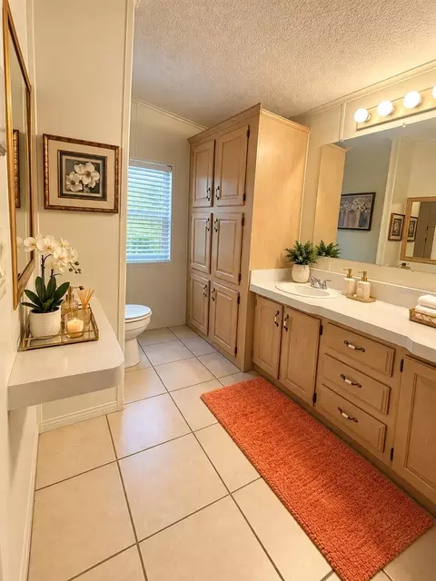 Bath - 543 SW 79th Ter, Ocala, FL 34474 photo 1 of 2