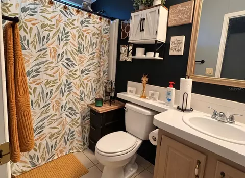 Bath - 543 SW 79th Ter, Ocala, FL 34474 photo 2 of 2
