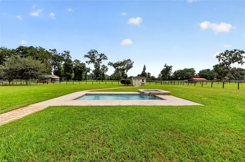 Exterior - 2556 NE 120th St, Anthony, FL 32617 photo 17 of 20