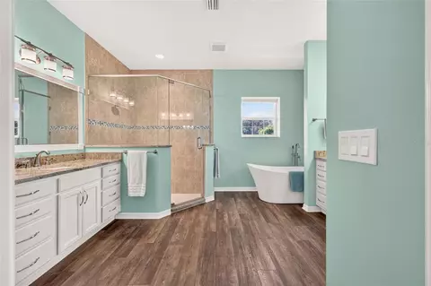 Bath - 2556 NE 120th St, Anthony, FL 32617 photo 1 of 3