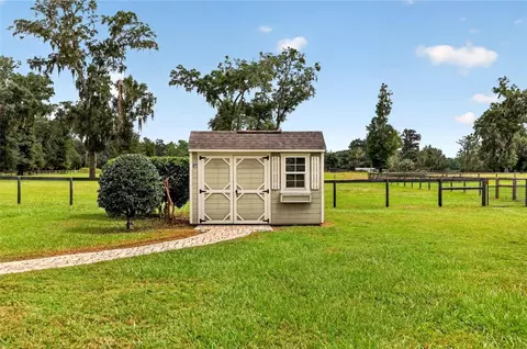 Exterior - 2556 NE 120th St, Anthony, FL 32617 photo 19 of 20