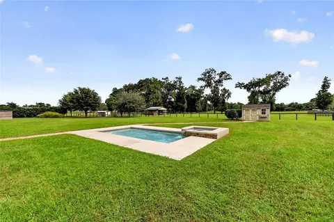 Exterior - 2556 NE 120th St, Anthony, FL 32617 photo 18 of 20