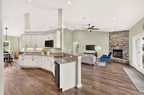 Kitchen - 2556 NE 120th St, Anthony, FL 32617 photo 1 of 3