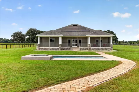 Exterior - 2556 NE 120th St, Anthony, FL 32617 photo 5 of 20