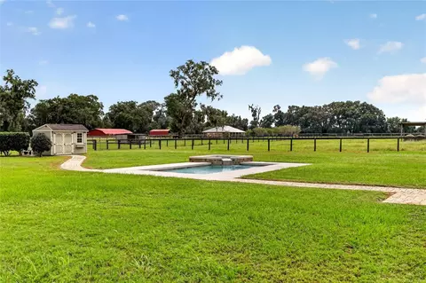 Exterior - 2556 NE 120th St, Anthony, FL 32617 photo 6 of 20