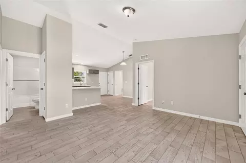 Living - 251 Oak Cir, Ocala, FL 34472 photo 2 of 5