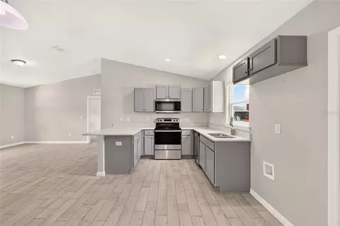 Kitchen - 251 Oak Cir, Ocala, FL 34472 photo 2 of 4