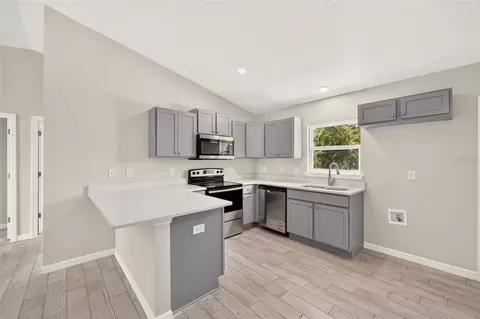 Kitchen - 251 Oak Cir, Ocala, FL 34472 photo 3 of 4