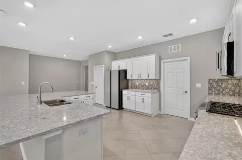 Kitchen - 9012 SW 75th Loop, Ocala, FL 34481 photo 3 of 7