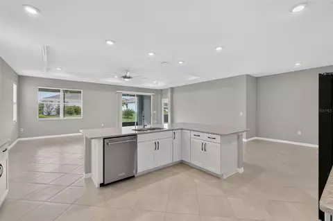 Kitchen - 9012 SW 75th Loop, Ocala, FL 34481 photo 4 of 7
