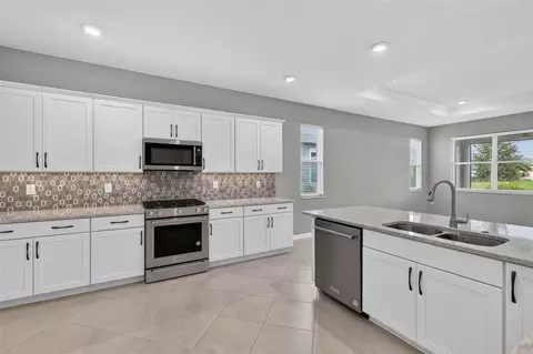 Kitchen - 9012 SW 75th Loop, Ocala, FL 34481 photo 5 of 7