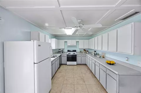 Kitchen - 5149 SE 108th Pl, Belleview, FL 34420 photo 1 of 3