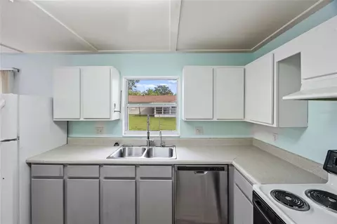 Kitchen - 5149 SE 108th Pl, Belleview, FL 34420 photo 3 of 3