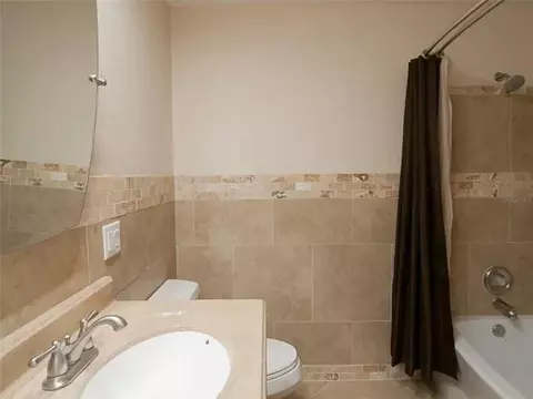 Bath - 126 SE 41st Ave, Ocala, FL 34471 photo 2 of 3
