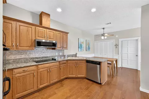 Kitchen - 1731 SE Clatter Bridge Rd, Ocala, FL 34471 photo 6 of 6