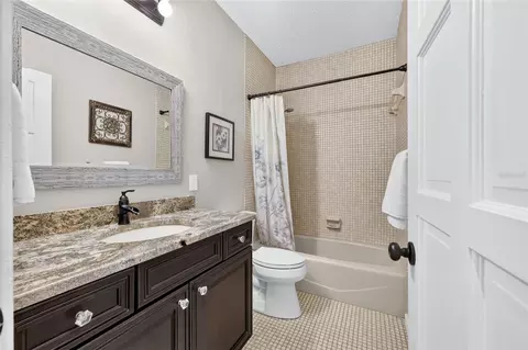 Bath - 1731 SE Clatter Bridge Rd, Ocala, FL 34471 photo 4 of 4