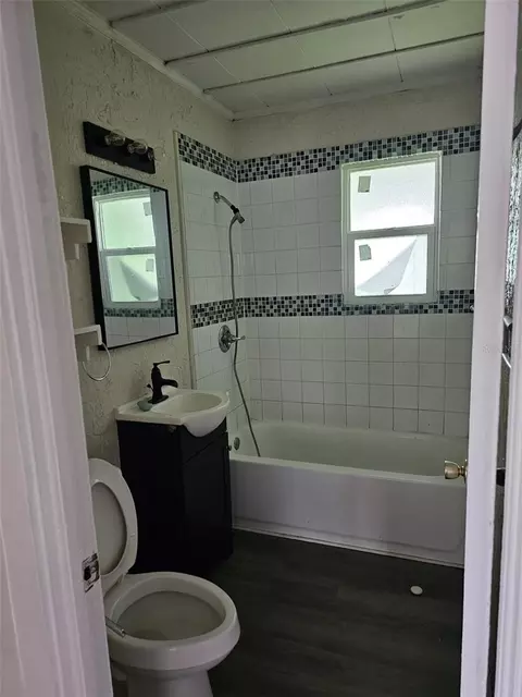 Bath - 609 NE 8th Ave, Ocala, FL 34470 photo 1 of 1