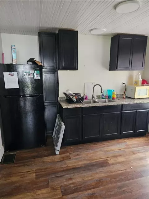 Kitchen - 613 NE 8th Ave, Ocala, FL 34470 photo 1 of 3