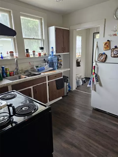 Kitchen - 623 NE 8th Ave, Ocala, FL 34470 photo 2 of 2