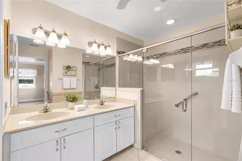 Bath - 9889 SW 63rd Ct, Ocala, FL 34476 photo 2 of 2