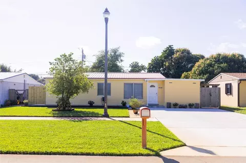 2028 Bridgeman Dr, West Palm Beach, FL 33409