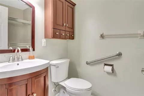 Bath - 8841 SW 93rd Pl #E, Ocala, FL 34481 photo 2 of 3