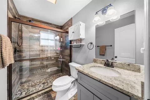 Bath - 13680 NE 38th Ave, Anthony, FL 32617 photo 3 of 3