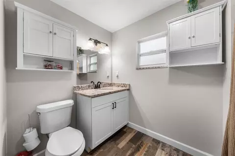 Bath - 13680 NE 38th Ave, Anthony, FL 32617 photo 2 of 3