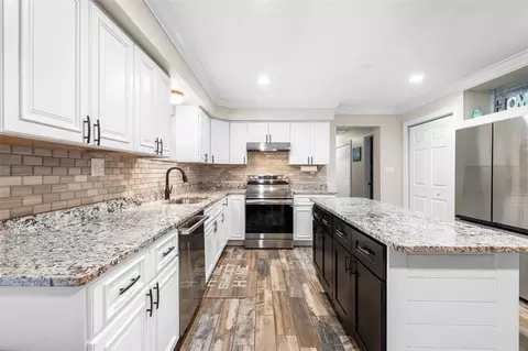 Kitchen - 13680 NE 38th Ave, Anthony, FL 32617 photo 2 of 3