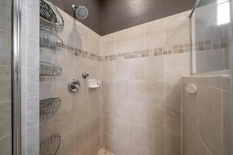 Bath - 5044 SW 104th Loop, Ocala, FL 34476 photo 2 of 6
