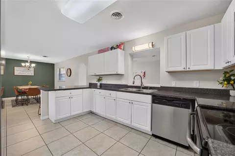 Kitchen - 3704 SE 34th Ct, Ocala, FL 34471 photo 5 of 6