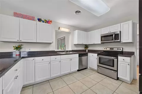 Kitchen - 3704 SE 34th Ct, Ocala, FL 34471 photo 4 of 6
