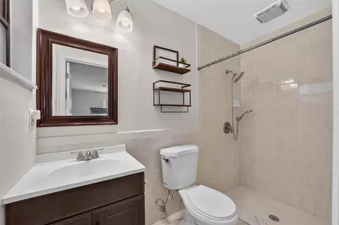 Bath - 3704 SE 34th Ct, Ocala, FL 34471 photo 2 of 5