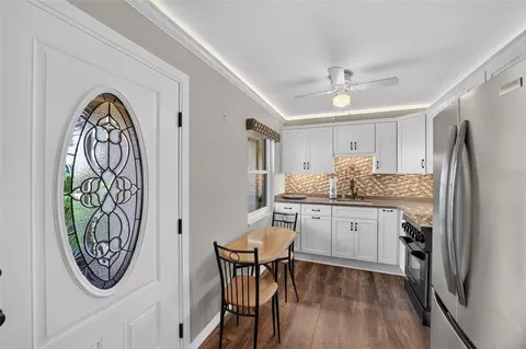 Entry Way - 2437 NE 6th St #10, Ocala, FL 34470 photo 3 of 4