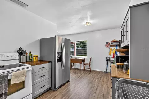 Kitchen - 424 SE 1st Pl, Williston, FL 32696 photo 1 of 3