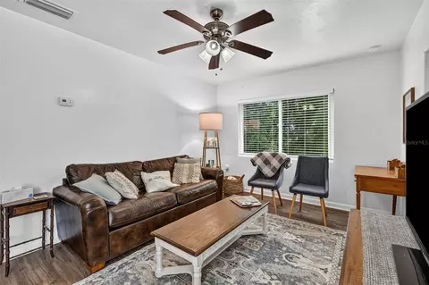 Living - 424 SE 1st Pl, Williston, FL 32696 photo 2 of 3