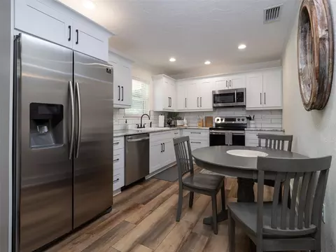 Kitchen - 6560 NE 150th Ave, Williston, FL 32696 photo 4 of 4