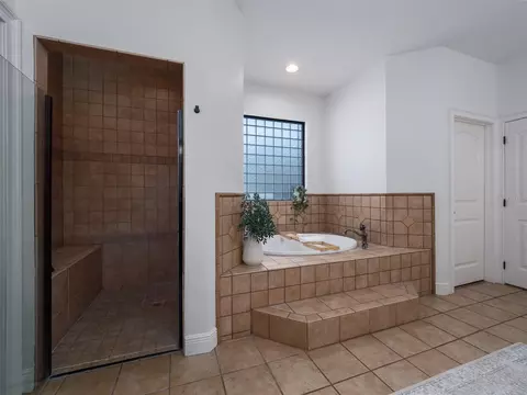 Bath - 6560 NE 150th Ave, Williston, FL 32696 photo 3 of 7