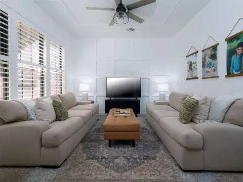 Living - 6560 NE 150th Ave, Williston, FL 32696 photo 3 of 4