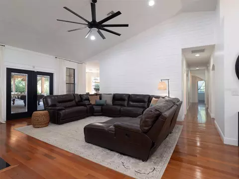 Living - 6560 NE 150th Ave, Williston, FL 32696 photo 2 of 4