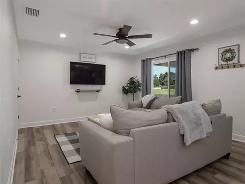 Living - 6560 NE 150th Ave, Williston, FL 32696 photo 4 of 4