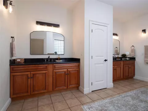 Bath - 6560 NE 150th Ave, Williston, FL 32696 photo 2 of 7