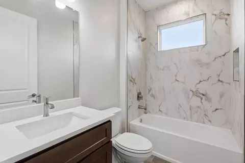 Bath - 196 E Dusty Ct, Hernando, FL 34442 photo 3 of 4