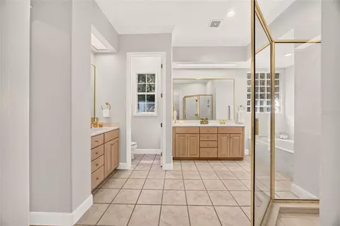 Bath - 2416 SE 29th St, Ocala, FL 34471 photo 2 of 7