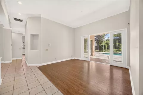 Living - 2416 SE 29th St, Ocala, FL 34471 photo 4 of 18