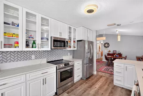 Kitchen - 4092 SE 61st Pl, Ocala, FL 34480 photo 4 of 5