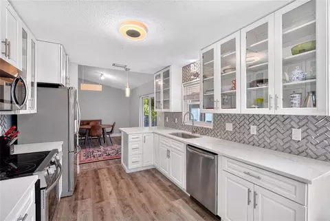Kitchen - 4092 SE 61st Pl, Ocala, FL 34480 photo 3 of 5