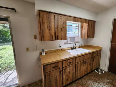 Kitchen - 2274 NE 54th Pl, Ocala, FL 34479 photo 2 of 3