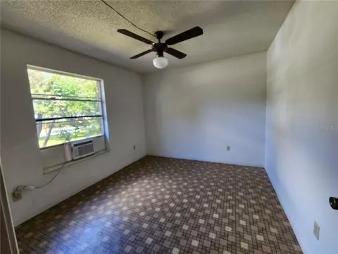 Bedroom - 2274 NE 54th Pl, Ocala, FL 34479 photo 5 of 10